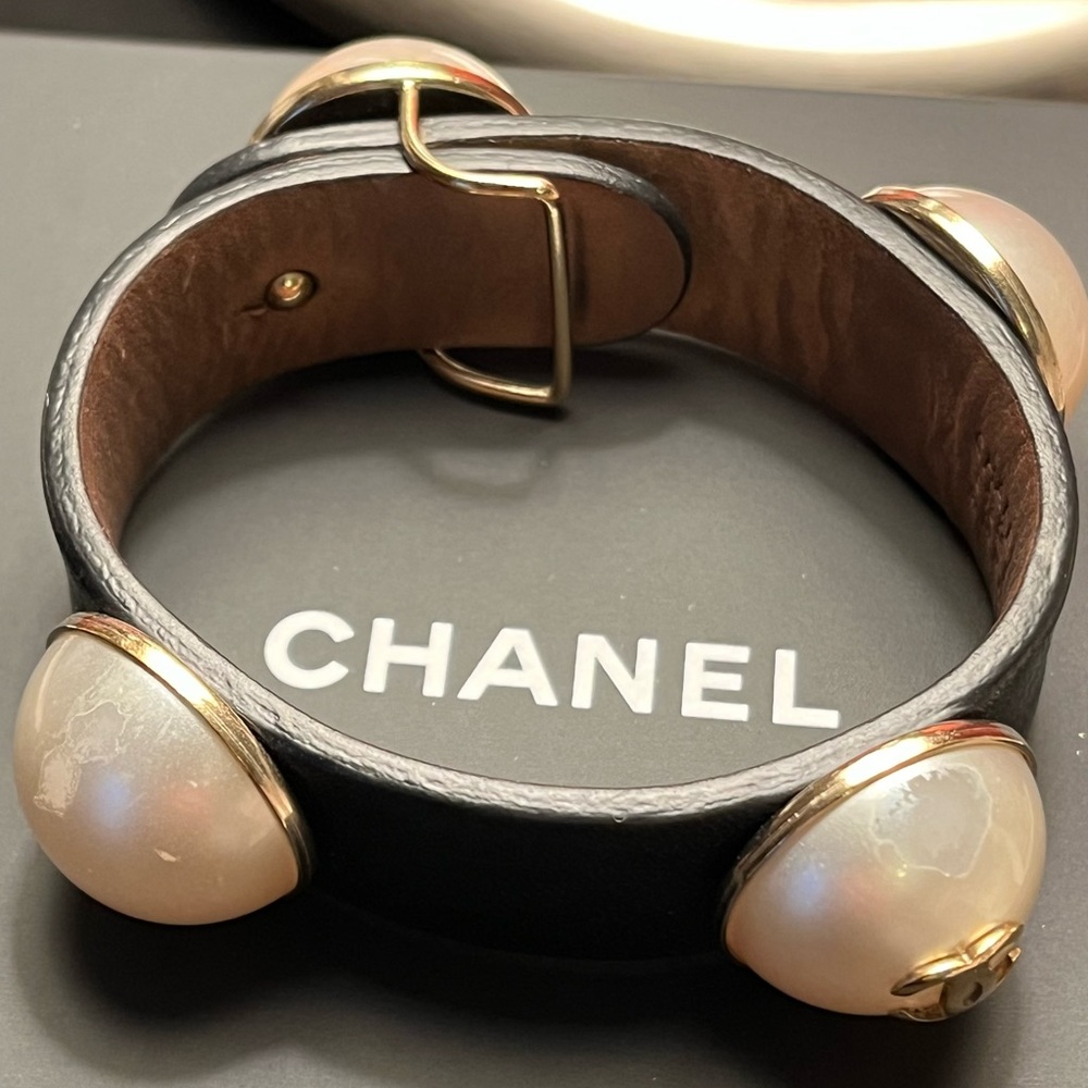 CHANEL Leather Bracelet w/Iconic Pearls